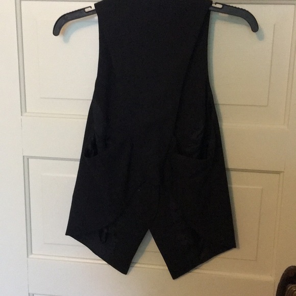 Super cute vest - Picture 2 of 5